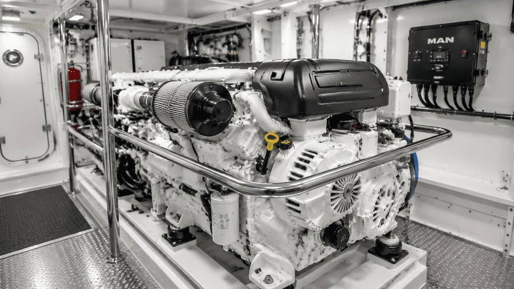 BS150 Bright Stock for marine engine oil applications